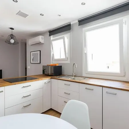 Armas 44 - Apartamento De 2 Dormitorios, Moderno Y Centrico, Sin Ascensor Y Con Posibilidad De Garaje Apartment *